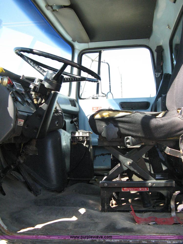 image for item 8000 1996 Ford LNT8000 dump truck