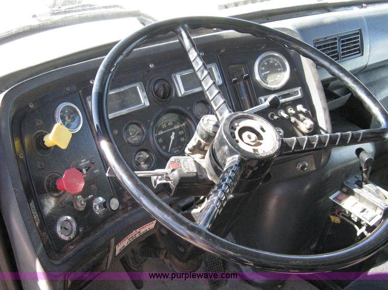 image for item 8000 1996 Ford LNT8000 dump truck