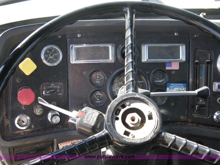 image for item 8000 1996 Ford LNT8000 dump truck