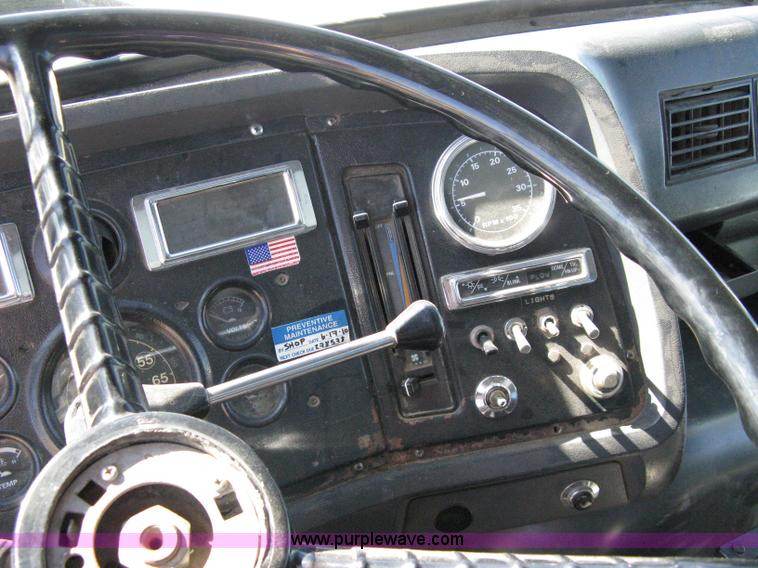 image for item 8000 1996 Ford LNT8000 dump truck