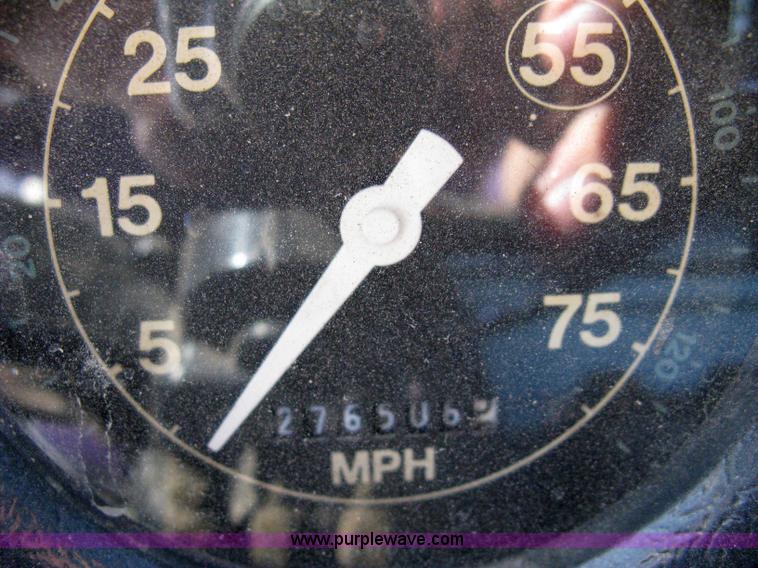 image for item 8000 1996 Ford LNT8000 dump truck