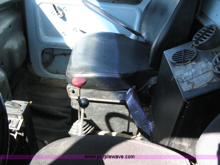 image for item 8000 1996 Ford LNT8000 dump truck