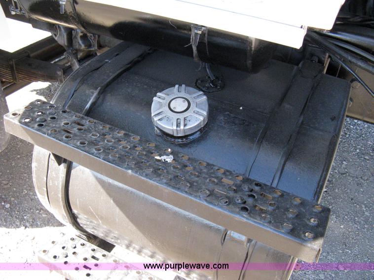 image for item 8000 1996 Ford LNT8000 dump truck