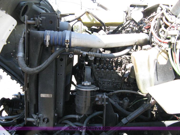 image for item 8000 1996 Ford LNT8000 dump truck