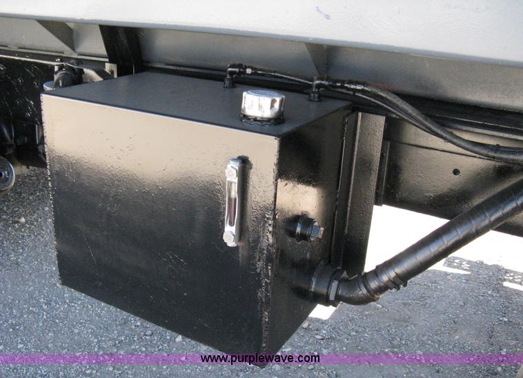 image for item 8000 1996 Ford LNT8000 dump truck