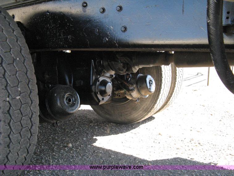 image for item 8000 1996 Ford LNT8000 dump truck