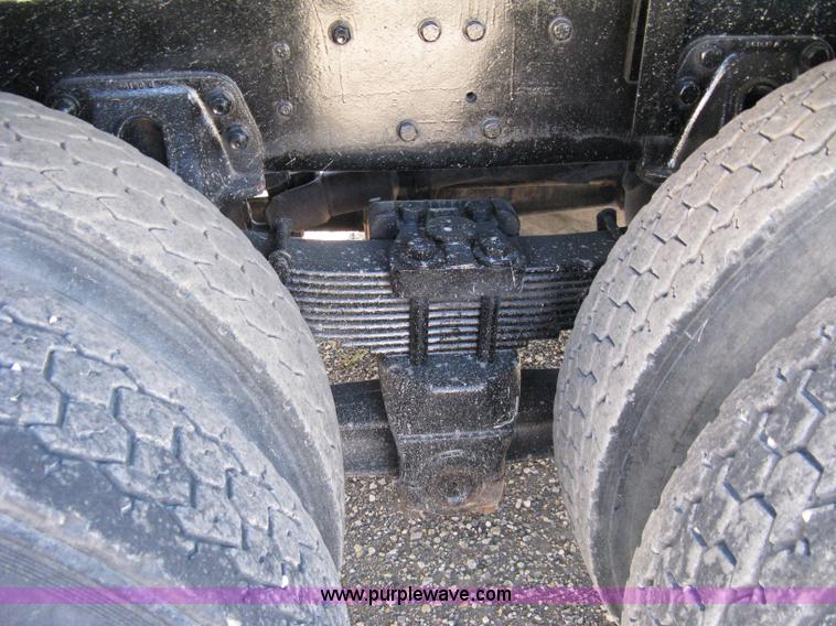 image for item 8000 1996 Ford LNT8000 dump truck