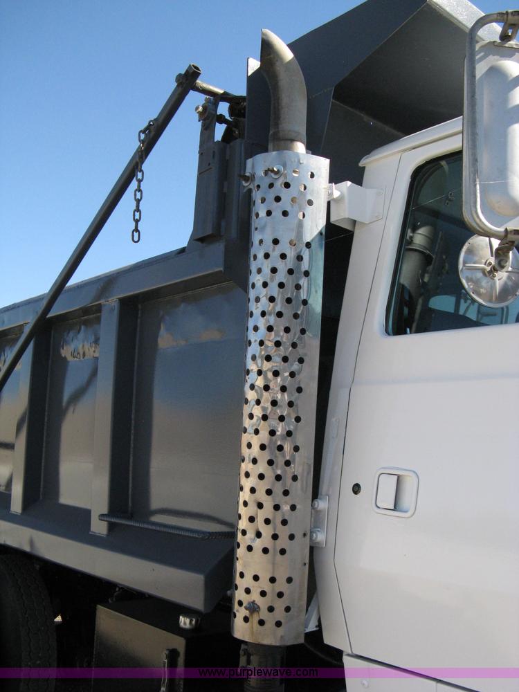 image for item 8000 1996 Ford LNT8000 dump truck