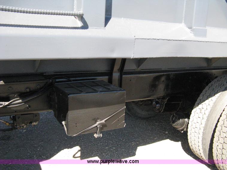 image for item 8000 1996 Ford LNT8000 dump truck