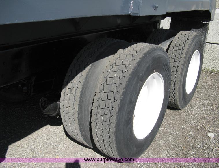 image for item 8000 1996 Ford LNT8000 dump truck