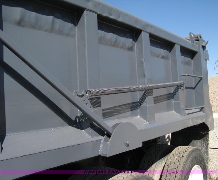 image for item 8000 1996 Ford LNT8000 dump truck