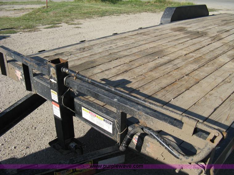 image for item 8031 2007 PJ tandem axle flat bed trailer