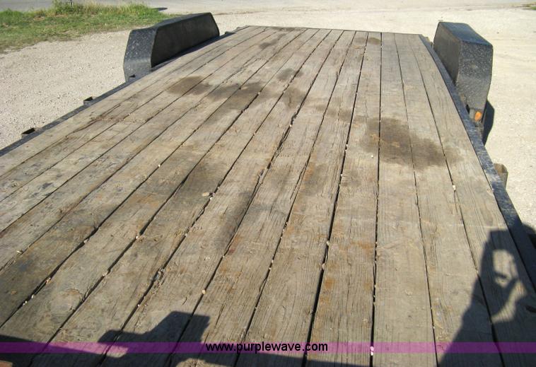 image for item 8031 2007 PJ tandem axle flat bed trailer