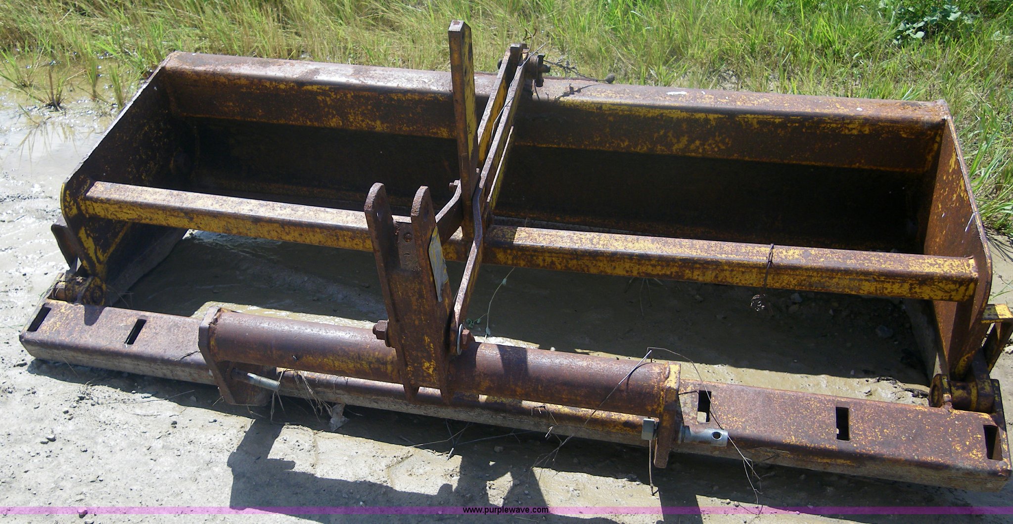 Three point box blade in Independence, KS Item 1954 sold Purple Wave