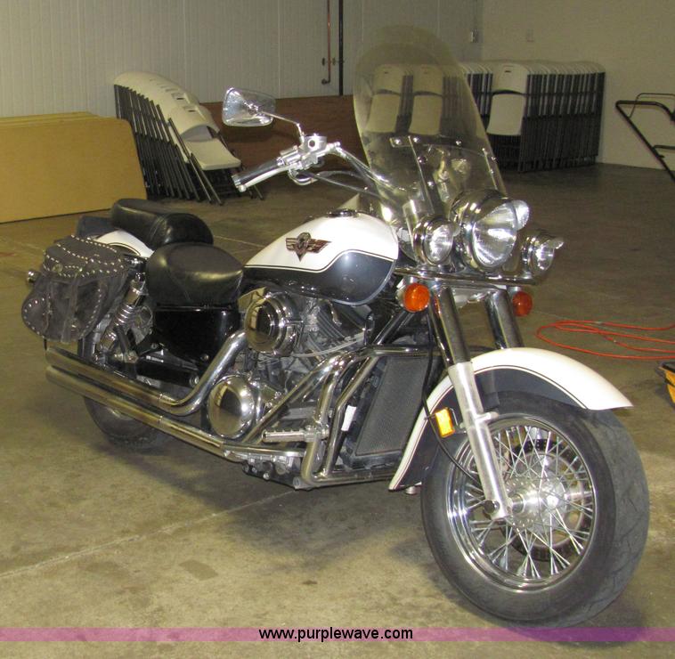 image for item 2095 1997 Kawasaki Vulcan Classic Fire and Steel motorcycle