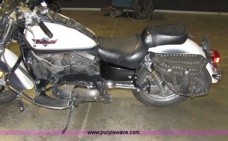image for item 2095 1997 Kawasaki Vulcan Classic Fire and Steel motorcycle