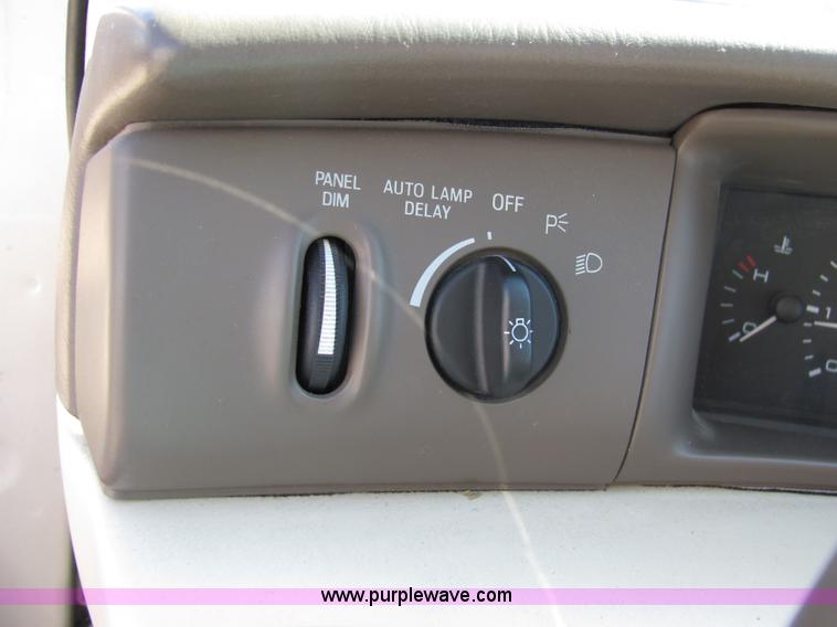 image for item 2096 1998 Lincoln Mark VIII