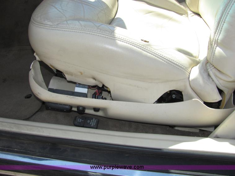 image for item 2096 1998 Lincoln Mark VIII