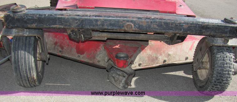 image for item 2103 Snapper Z2004K riding mower