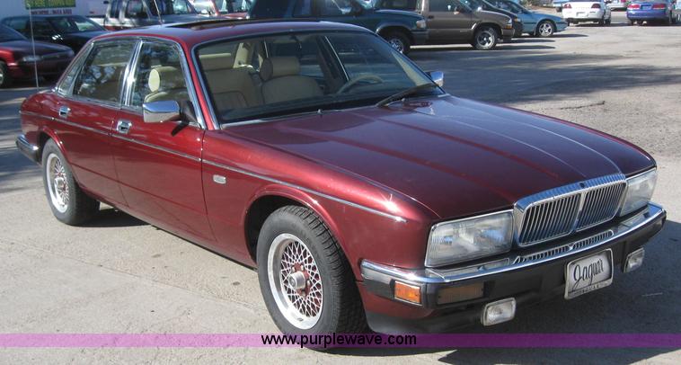 image for item 3026 1990 Jaguar XJ Vanden Plas Majestic