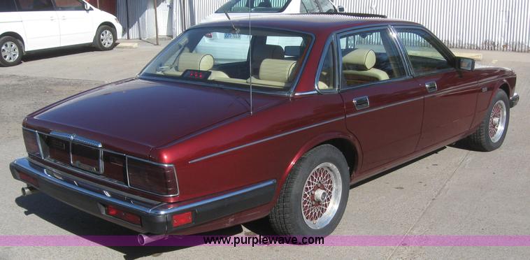 image for item 3026 1990 Jaguar XJ Vanden Plas Majestic