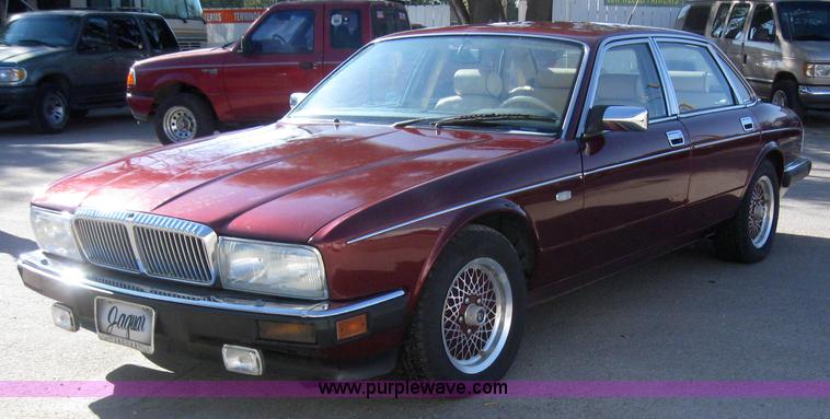 image for item 3026 1990 Jaguar XJ Vanden Plas Majestic