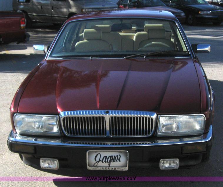 image for item 3026 1990 Jaguar XJ Vanden Plas Majestic