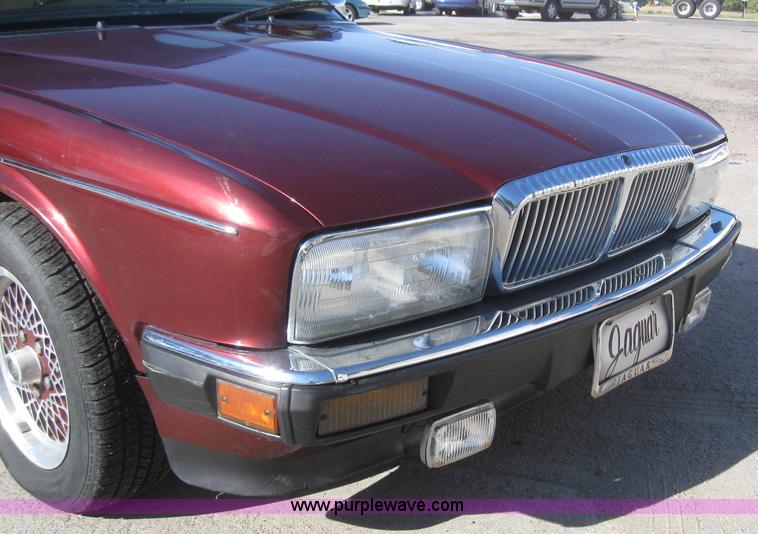 image for item 3026 1990 Jaguar XJ Vanden Plas Majestic