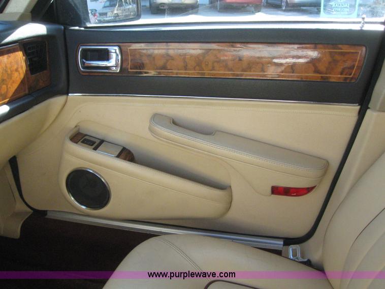 image for item 3026 1990 Jaguar XJ Vanden Plas Majestic
