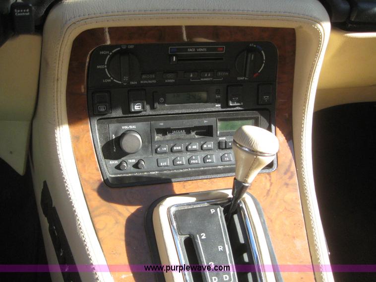 image for item 3026 1990 Jaguar XJ Vanden Plas Majestic