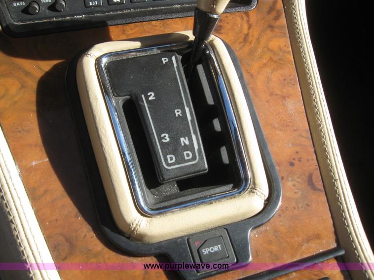 image for item 3026 1990 Jaguar XJ Vanden Plas Majestic