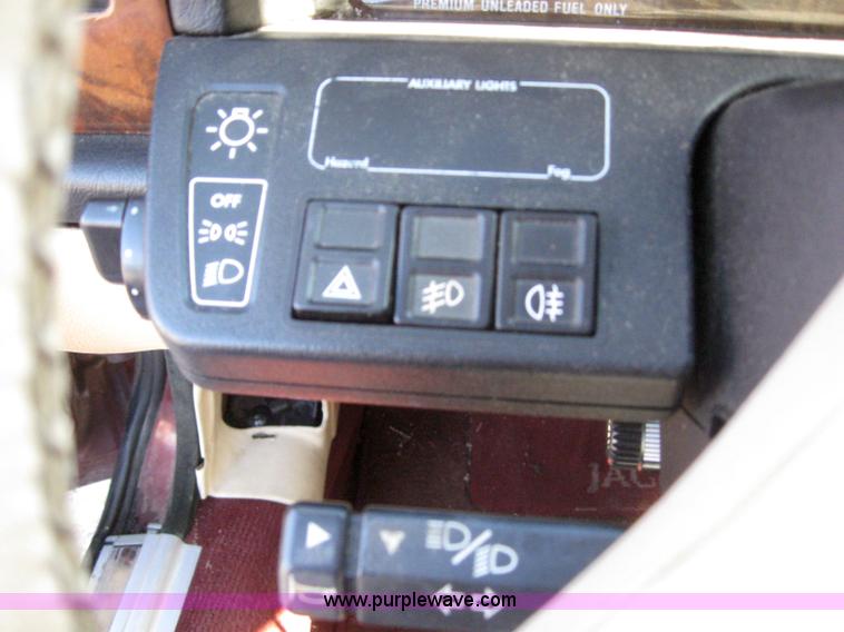image for item 3026 1990 Jaguar XJ Vanden Plas Majestic