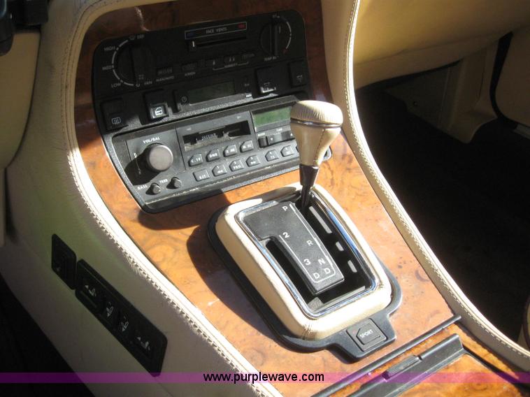 image for item 3026 1990 Jaguar XJ Vanden Plas Majestic