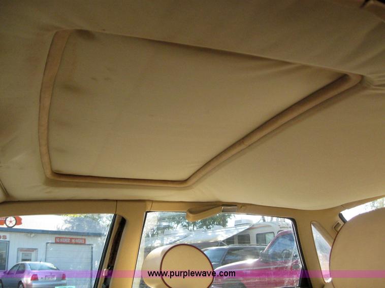 image for item 3026 1990 Jaguar XJ Vanden Plas Majestic