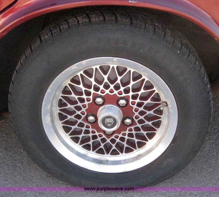 image for item 3026 1990 Jaguar XJ Vanden Plas Majestic