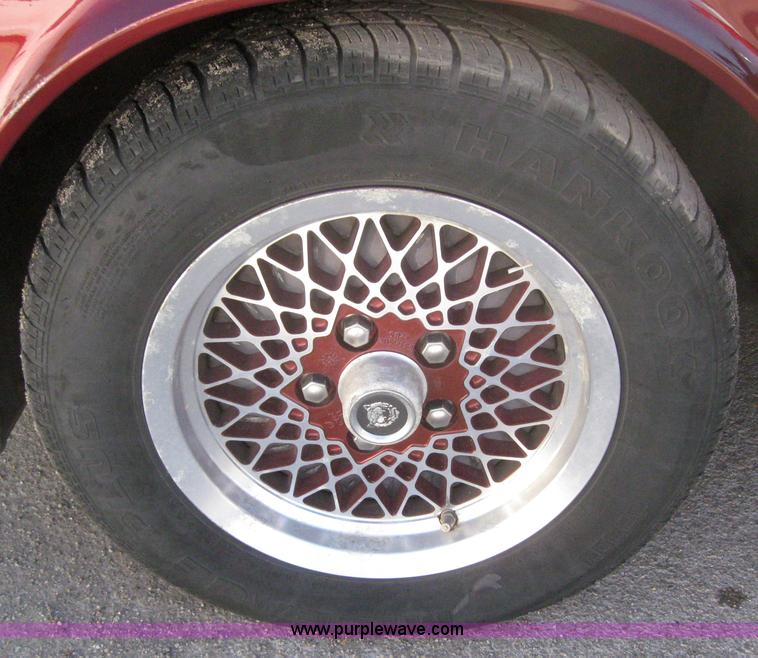 image for item 3026 1990 Jaguar XJ Vanden Plas Majestic