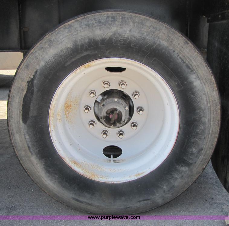 image for item 3454 2002 Transcraft TL2000 48' flatbed trailer