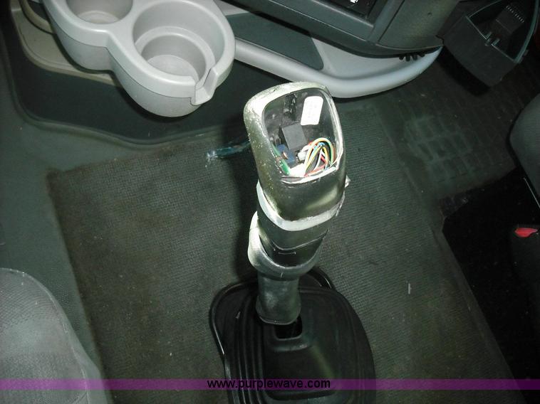 image for item 3630 2003 Volvo VNL 670 semi truck