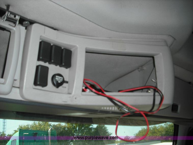 image for item 3630 2003 Volvo VNL 670 semi truck