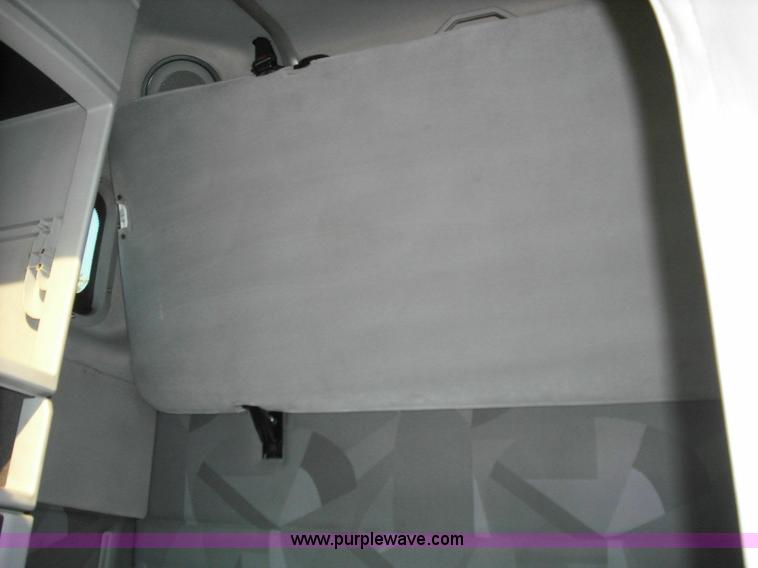 image for item 3630 2003 Volvo VNL 670 semi truck