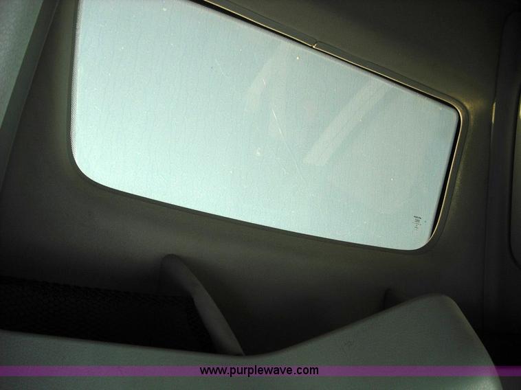 image for item 3630 2003 Volvo VNL 670 semi truck