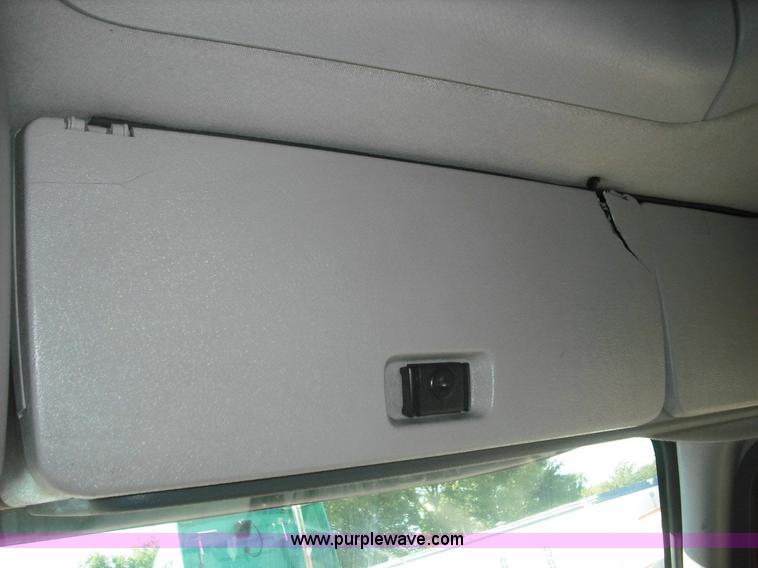 image for item 3630 2003 Volvo VNL 670 semi truck