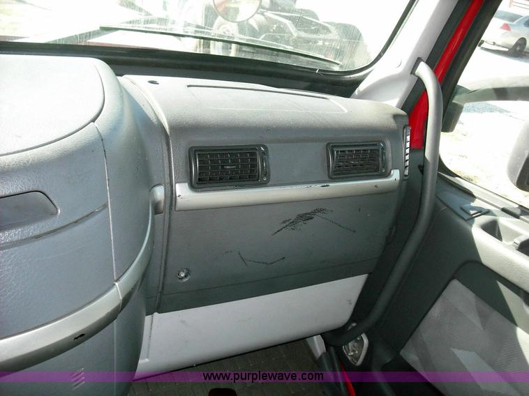 image for item 3630 2003 Volvo VNL 670 semi truck