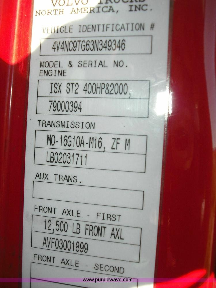 image for item 3630 2003 Volvo VNL 670 semi truck