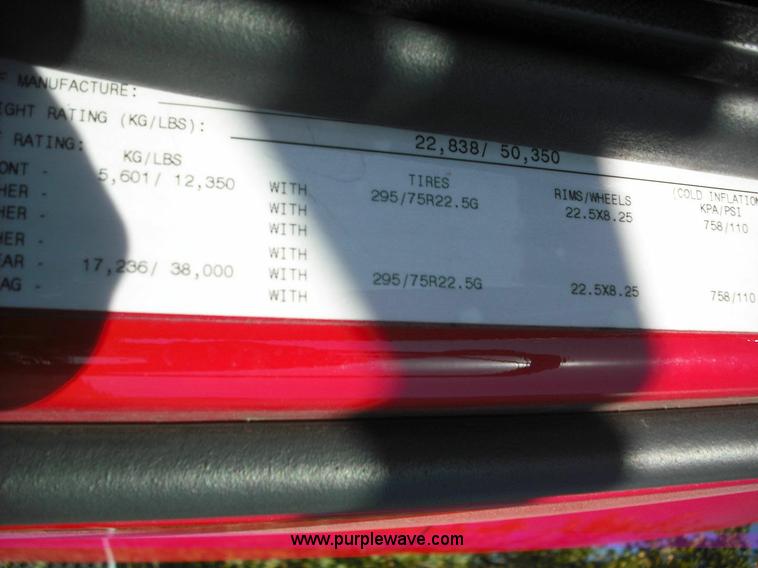 image for item 3630 2003 Volvo VNL 670 semi truck