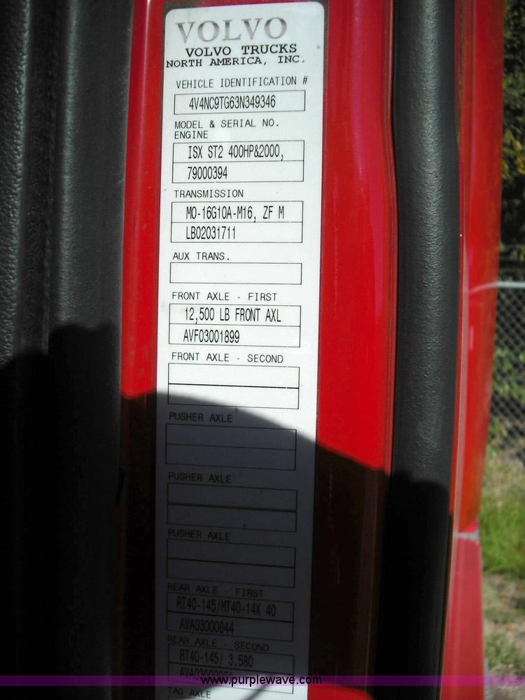 image for item 3630 2003 Volvo VNL 670 semi truck