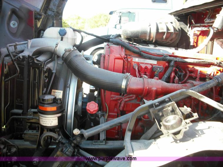 image for item 3630 2003 Volvo VNL 670 semi truck