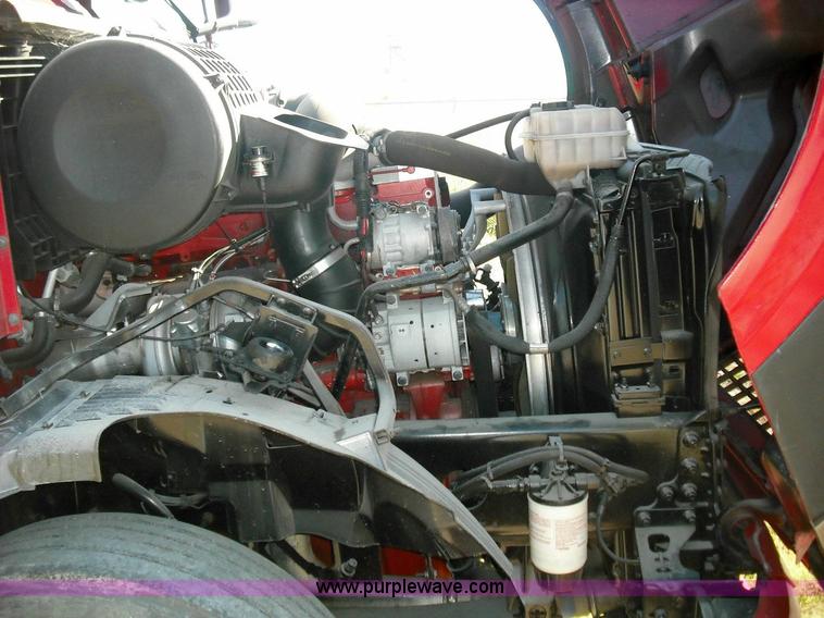 image for item 3630 2003 Volvo VNL 670 semi truck