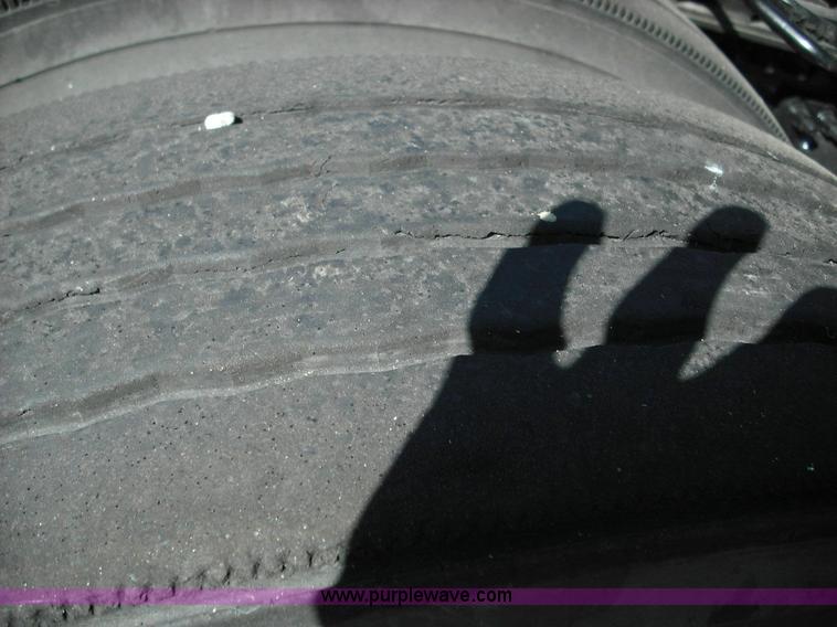 image for item 3630 2003 Volvo VNL 670 semi truck