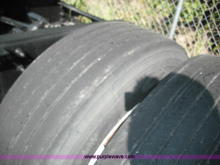 image for item 3630 2003 Volvo VNL 670 semi truck